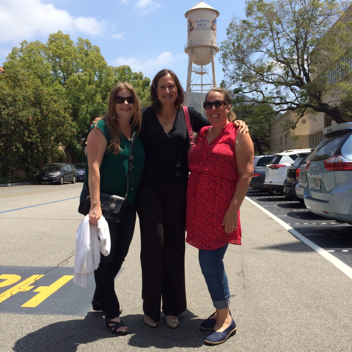 The DG girls power lunching on the WB lot